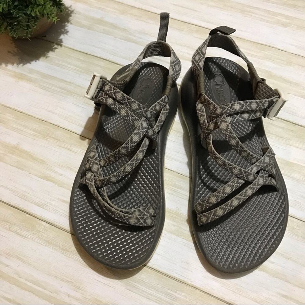 Chaco Strappy Sandals Gray Camping Outdoor Comfort Quality Girls Size 4